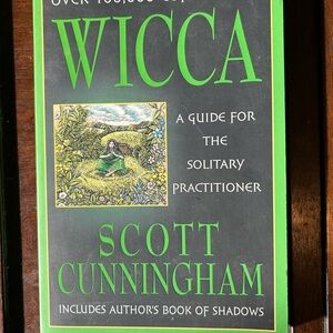 Wicca A Guide for the Solitary Practitioner Book